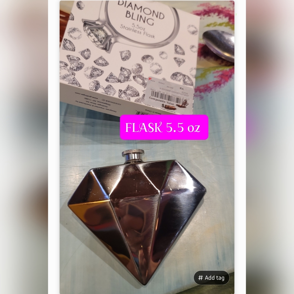 Dimond shaped flask stainless steel NWT